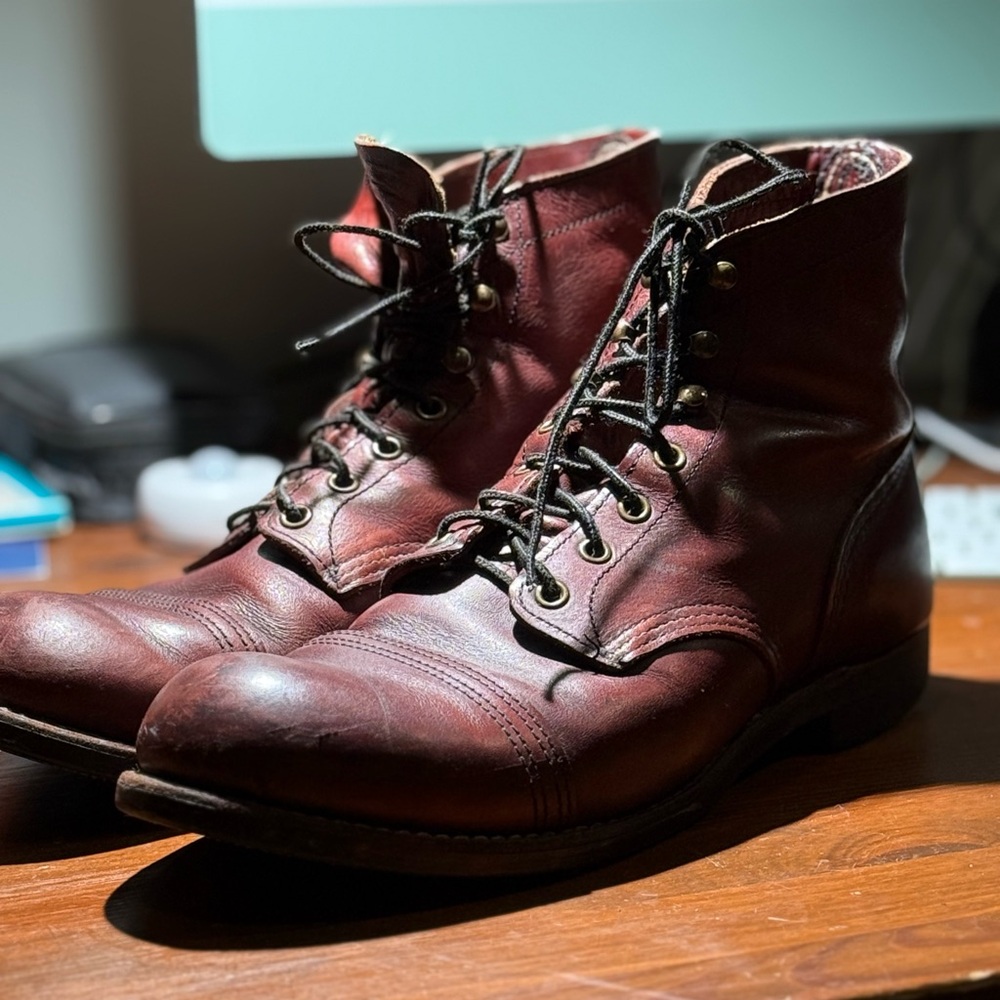Red wing Iron Ranger boots, ox blood size 11. ￼Good condition!